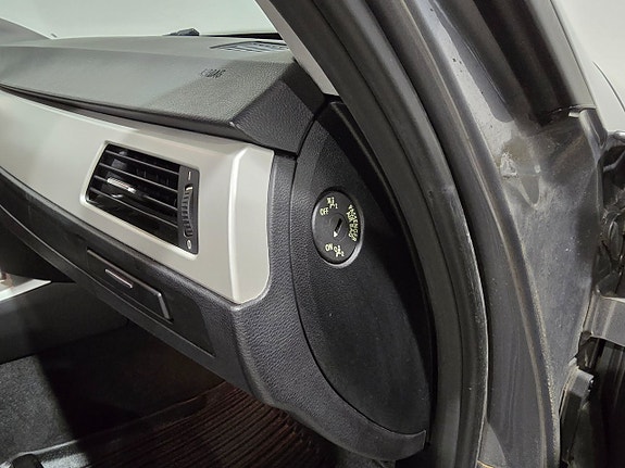 BMW 318d 14 of 15