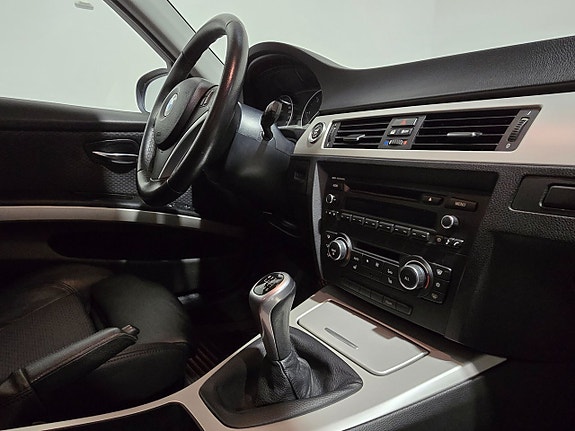 BMW 318d 11 of 15