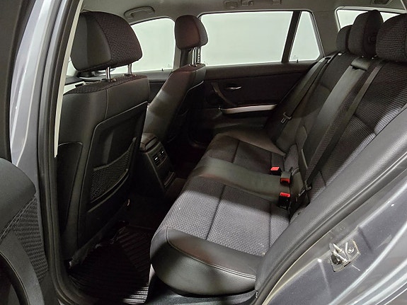 BMW 318d 9 of 15
