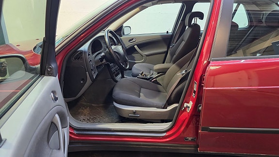 Saab 9-5 4 of 5