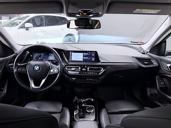 BMW 218 3 of 18