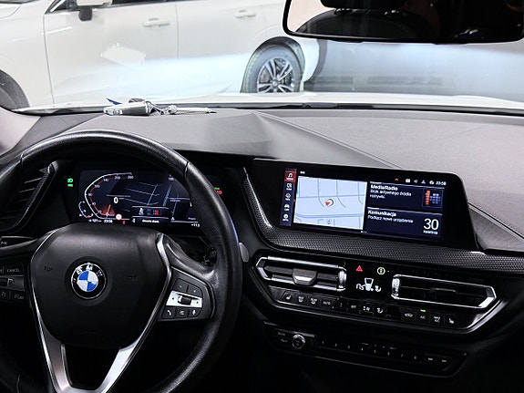 BMW 218 7 of 18