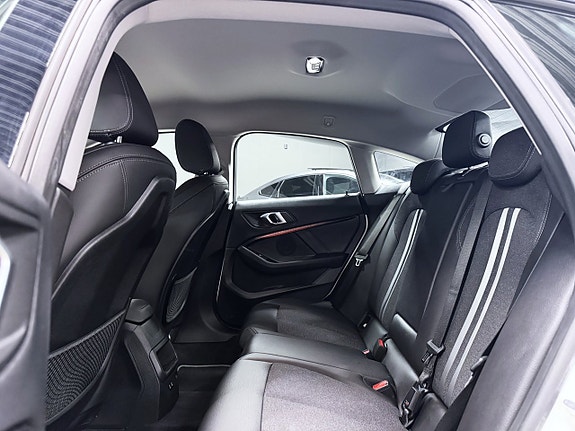 BMW 218 11 of 18