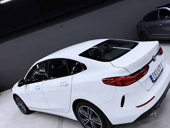 BMW 218 12 of 18
