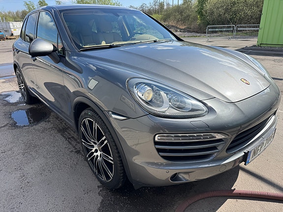 Porsche Cayenne 5 of 5