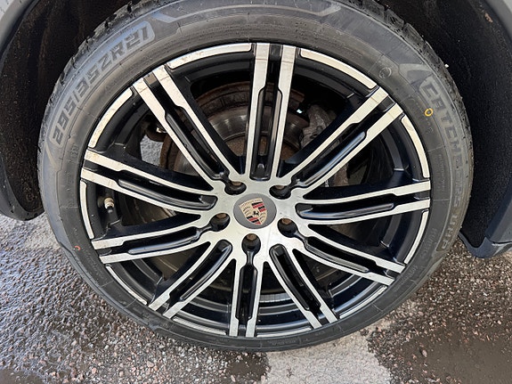 Porsche Cayenne 10 of 18