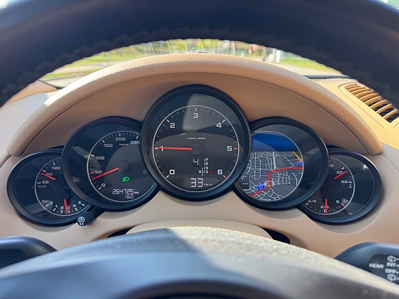 Porsche Cayenne 13 of 18