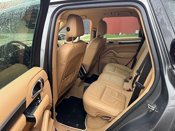 Porsche Cayenne 16 of 18