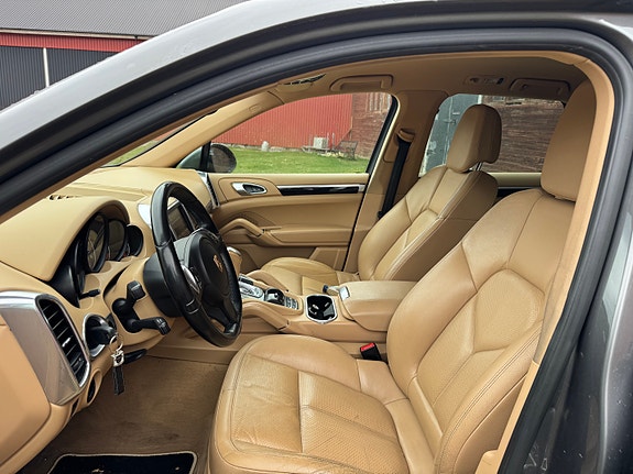 Porsche Cayenne 15 of 18
