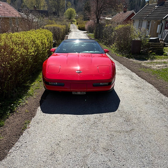 Chevrolet Corvette 2 of 4