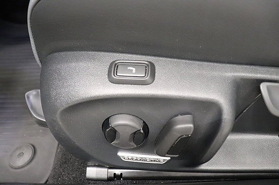 Volkswagen Passat 10 of 12