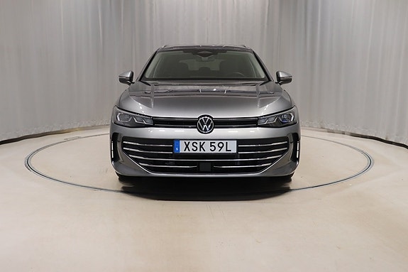 Volkswagen Passat 2 of 5