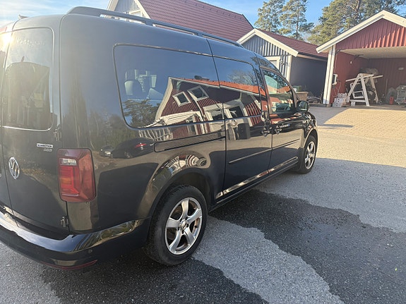Volkswagen Caddy Maxi 3 of 5