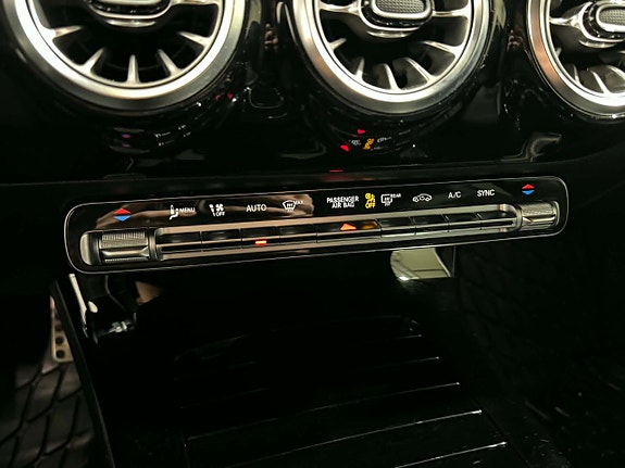 Mercedes-Benz CLA200 18 of 21