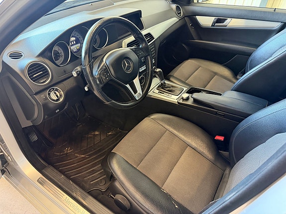 Mercedes-Benz C220 12 of 17