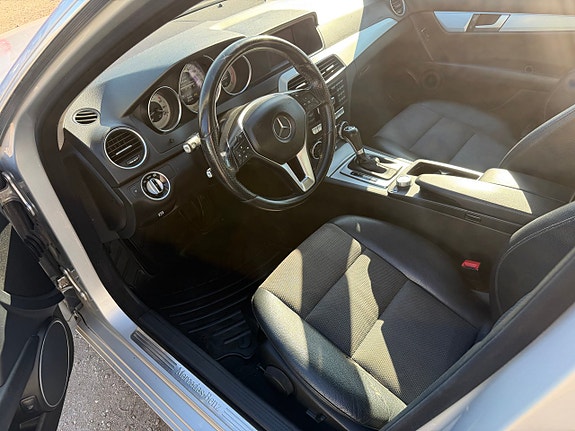 Mercedes-Benz C220 13 of 17