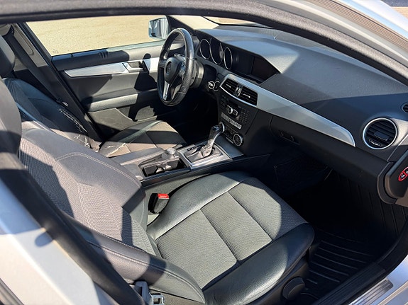 Mercedes-Benz C220 14 of 17