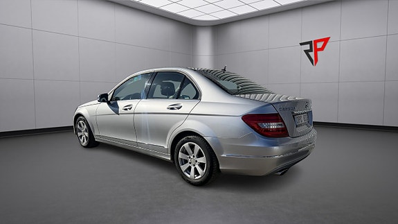 Mercedes-Benz C220 7 of 17