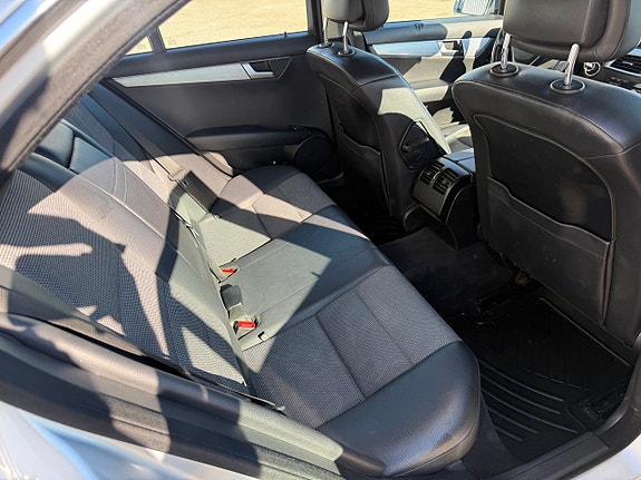 Mercedes-Benz C220 16 of 17