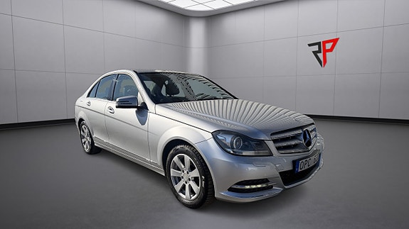 Mercedes-Benz C220 2 of 17