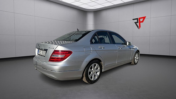 Mercedes-Benz C220 5 of 17