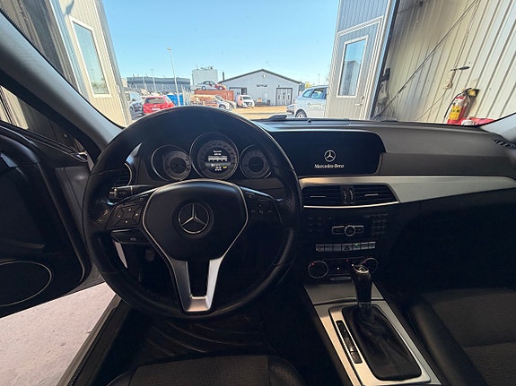 Mercedes-Benz C220 11 of 17