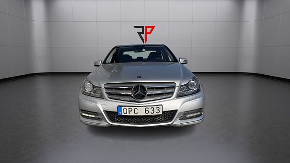 Mercedes-Benz C220 10 of 17