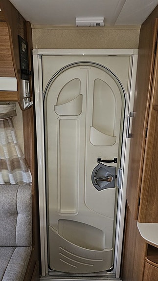 Kabe Royal 520 XL KS Dubbelbädd /Ac / tält 9 of 22