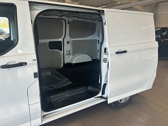 Ford Transit Custom 9 of 13