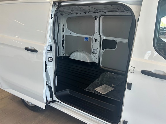 Ford Transit Custom 8 of 13