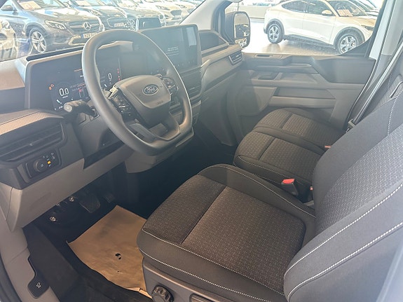 Ford Transit Custom 11 of 13