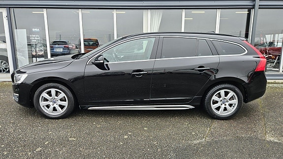 Volvo V60 2 of 26