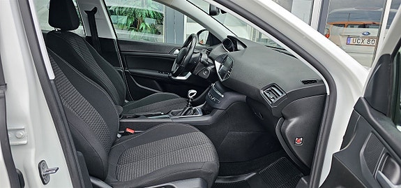 Peugeot 308 SW 12 of 19
