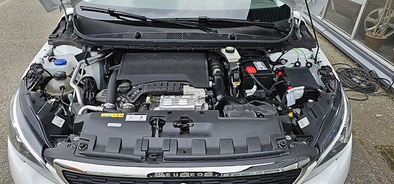 Peugeot 308 SW 16 of 19