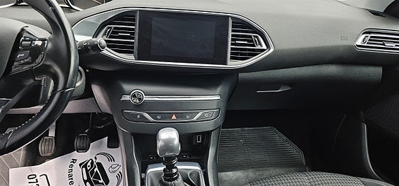 Peugeot 308 SW 11 of 19