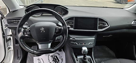Peugeot 308 SW 10 of 19
