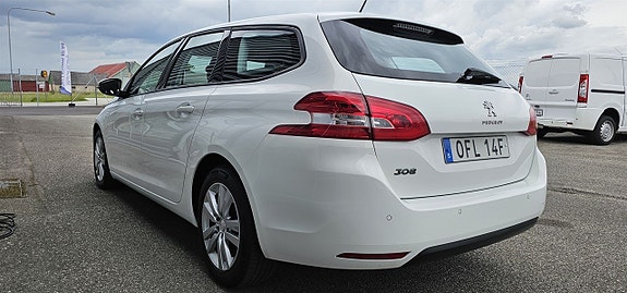 Peugeot 308 SW 8 of 19