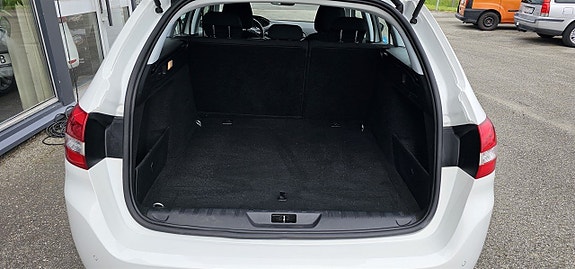 Peugeot 308 SW 15 of 19