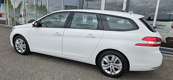 Peugeot 308 SW 3 of 5