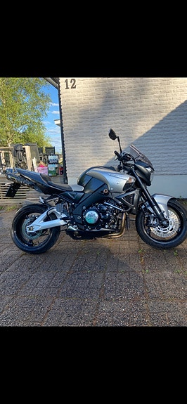Suzuki GSX1300BK B-King 2 of 5