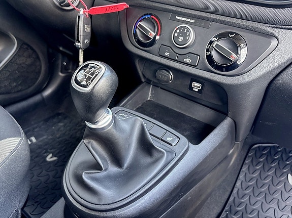 Hyundai i10 10 of 15