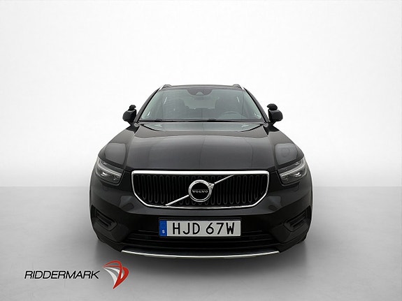 Volvo XC40 2 of 5