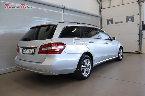 Mercedes-Benz E200 5 of 5