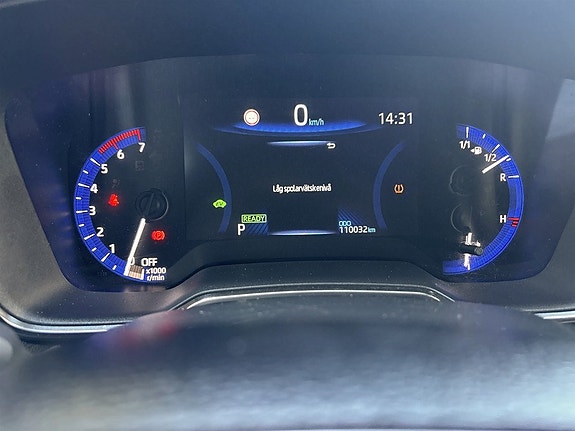 Toyota Corolla 8 of 16
