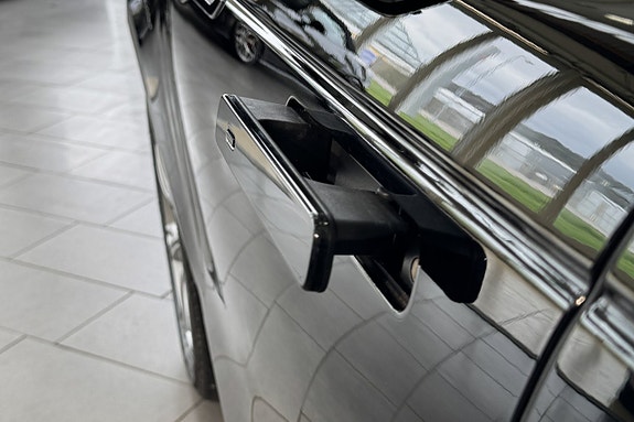 Land Rover Range Rover Velar 7 of 16