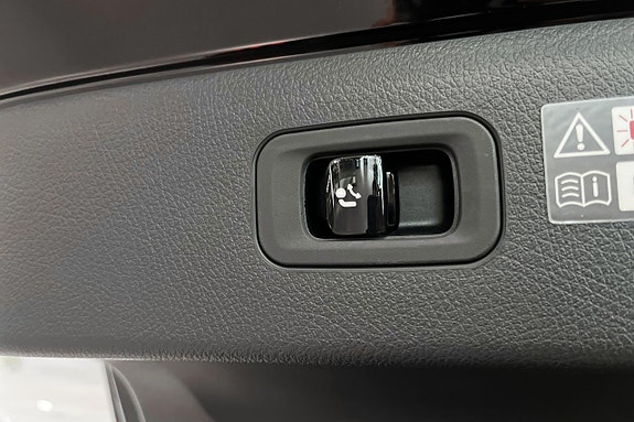 Mercedes-Benz EQS580 15 of 21