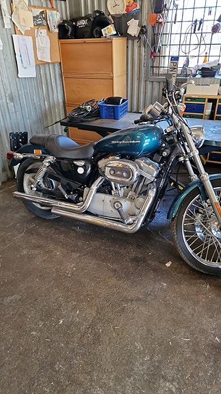 Harley-Davidson Sportster 883c 2 of 4
