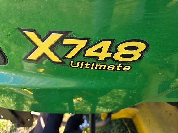 John Deere X 748 9 of 11