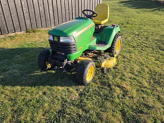 John Deere X 748 2 of 11