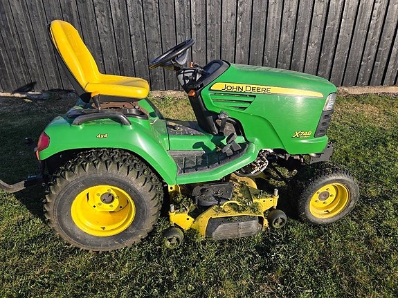 John Deere X 748 7 of 11